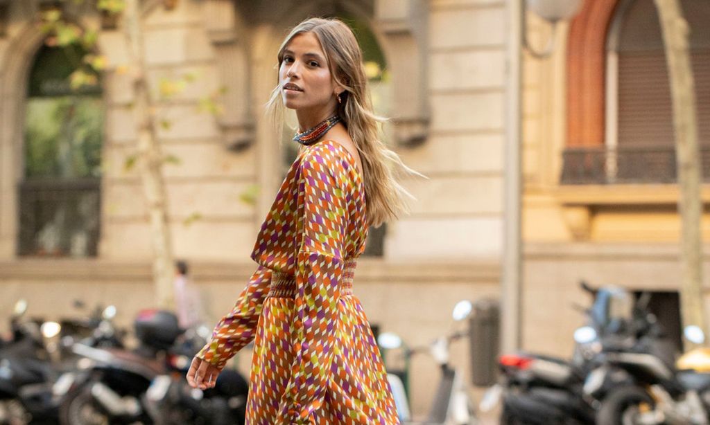 Un look de invitada de otoño para cada tipo de boda