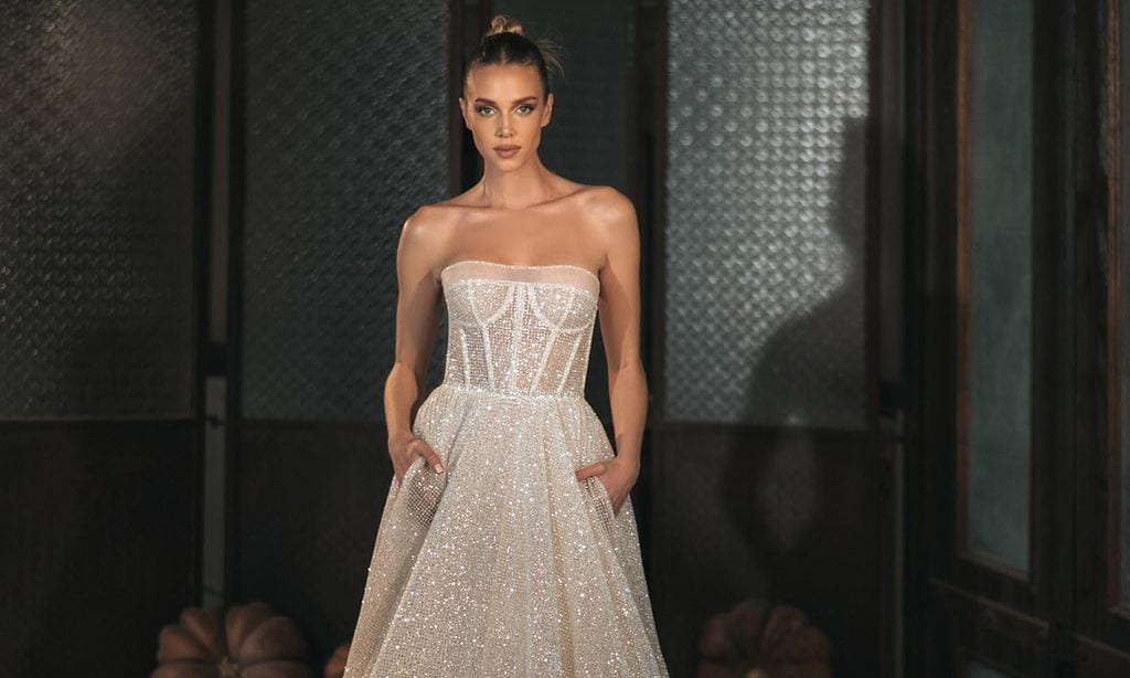 Ser una novia 'sexy' es fácil con los nuevos vestidos deslumbrantes de Berta