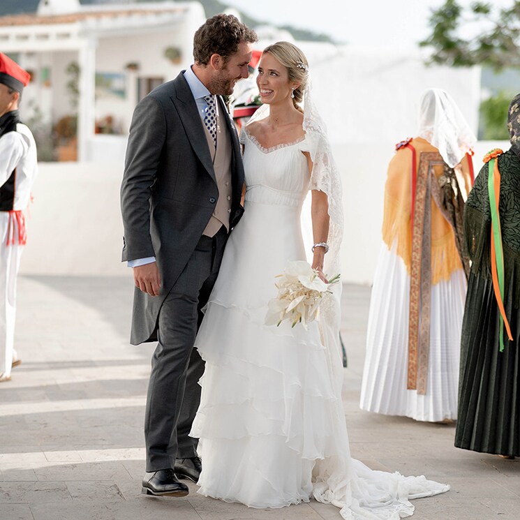 Un look romántico para María, la novia que se casó en Ibiza a lo 'Mamma Mia!'