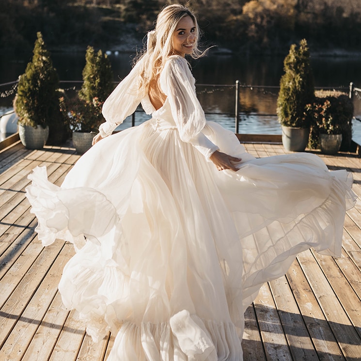 12 vestidos perfectos para novias que buscan un look atemporal