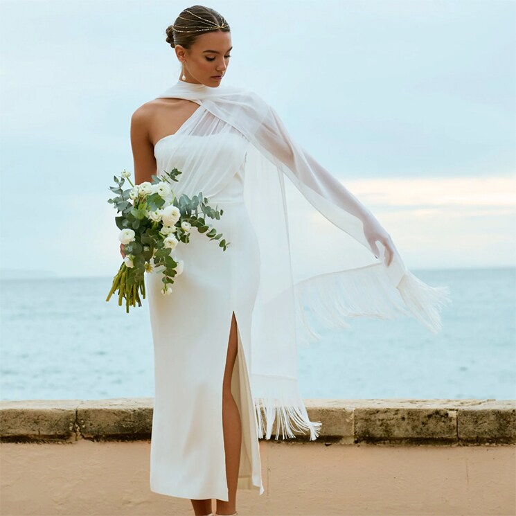 Looks de novia 'midi' perfectos para bodas de entretiempo