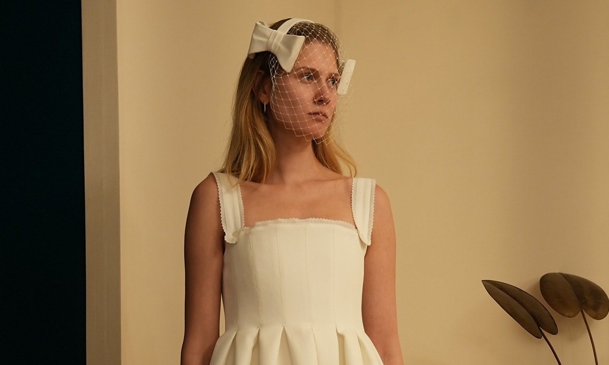 Inspirado en Ana Bolena y con guiños a su hija: el vestido de novia de Teresa Helbig en Fashion Week Madrid