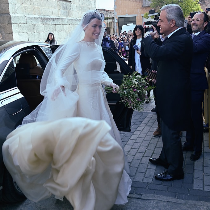Romántico y minimalista: el vestido con el que Ana, hija de Carlos Sainz, se ha casado en Ávila
