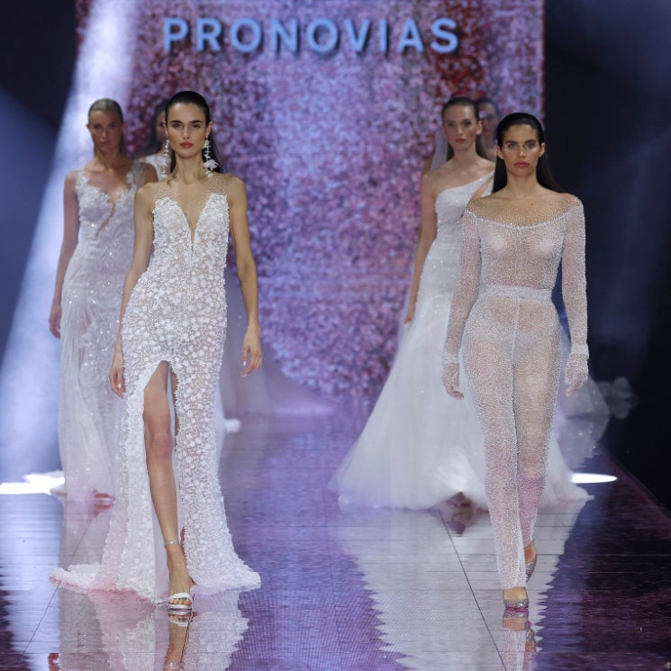 Sara Sampaio y Blanca Padilla deslumbran con las nuevas propuestas nupciales de Pronovias