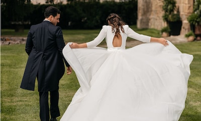 La boda en Lugo de Alba, la novia del vestido desmontable y la tiara de inspiración 'royal'