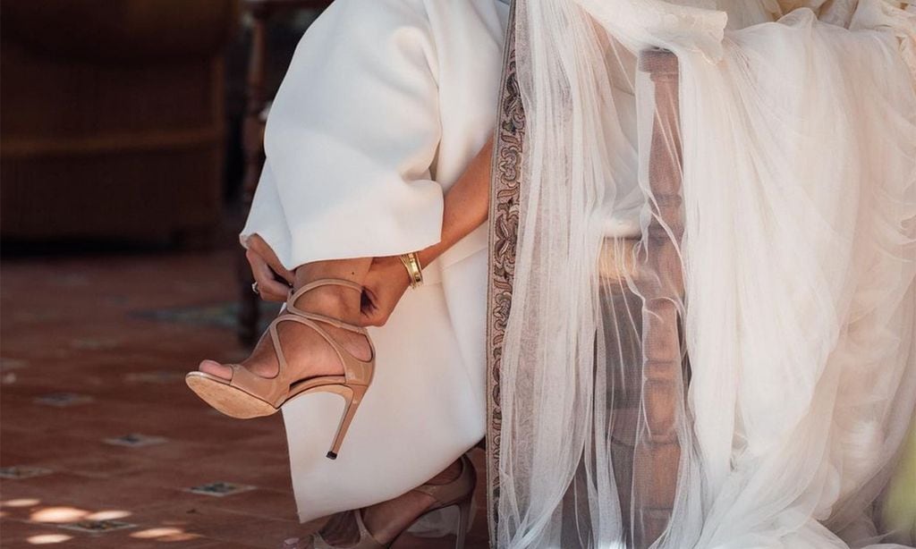 Sandalias de novia con un toque 'glam' perfectas para bodas de primavera y verano