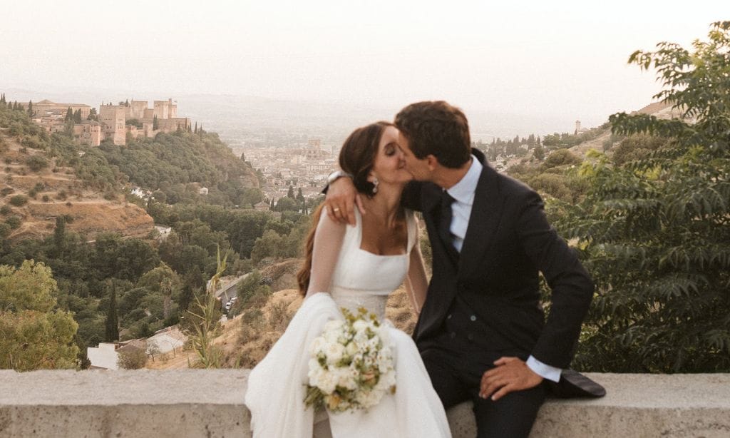 Carmen, la novia del vestido sencillo que se casó con un medallista olímpico en Granada