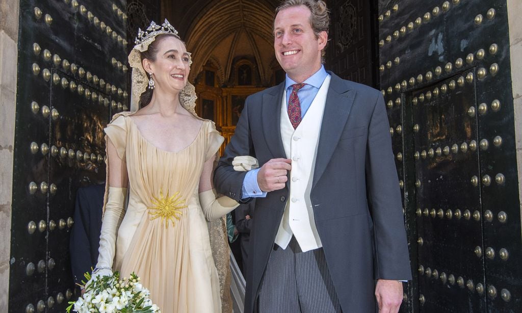 Sol Medina y su majestuoso vestido de novia con tiara de perlas y diamantes