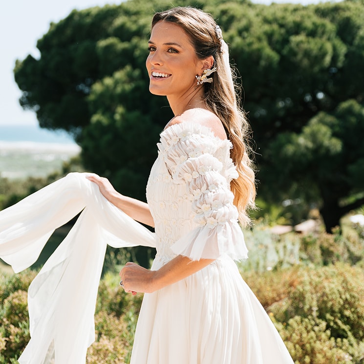 La boda viral de Rita, la novia portuguesa del vestido romántico y las joyas especiales