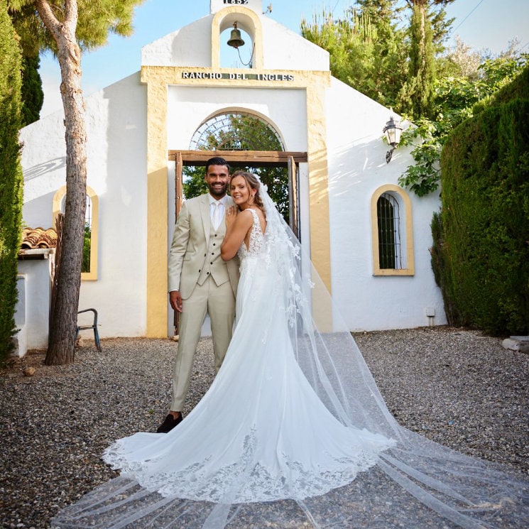 La futbolista Lieke Martens se casa en Málaga con un vestido de novia 'made in Spain'