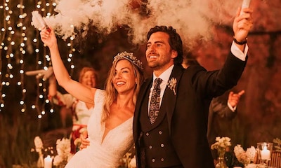 Alas luminosas, bengalas de humo y otros detalles para hacer más divertido el baile de tu boda