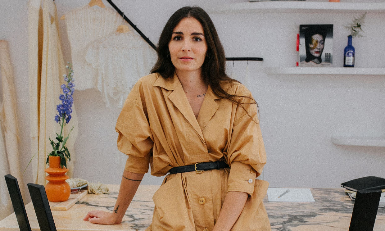 Hablamos con Inés Lacasa, la diseñadora de los vestidos de novia sostenibles que enamora a madrileñas y murcianas
