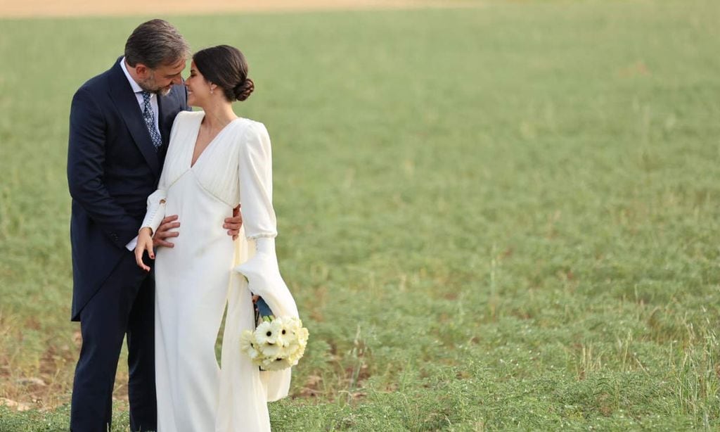 La historia de Tamara, la novia del vestido sencillo y con capa que celebró su boda en Madrid