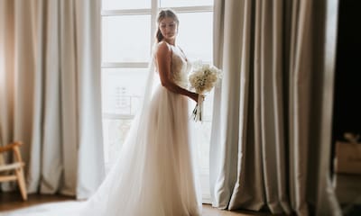 Nerea Camacho elige un vestido de novia romántico con detalles de pedrería para su boda
