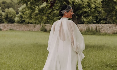 La boda viral de Cristina, la novia del vestido convertible y el tocado con redecilla que se casó en Cantabria