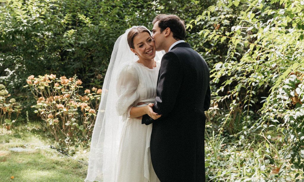 Patricia, la novia del vestido con mangas especiales y un ramo multicolor que se casó en Madrid