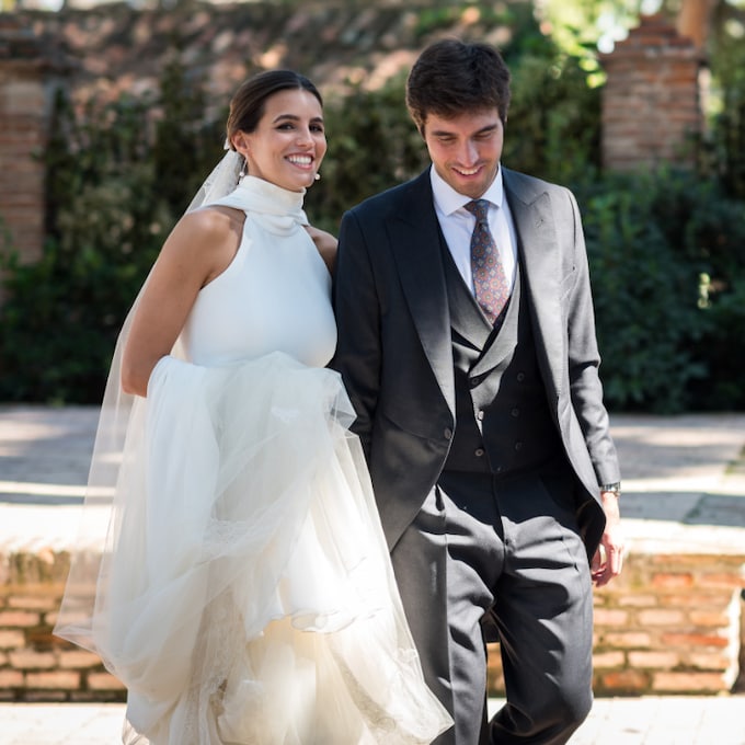 La historia de Laura, la novia del vestido con capa inspirado en Meghan Markle que se casó en Madrid