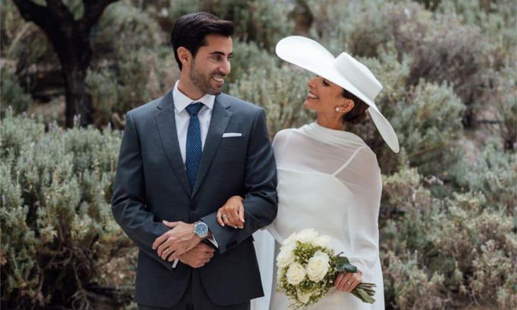 Tres vestidos para Gracia, la novia con pamela que se casó en Altea y se hizo viral