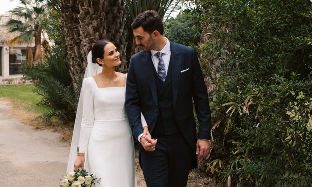 Los dos vestidos de Teresa, un diseño clásico y otro de tendencia para su boda en Murcia