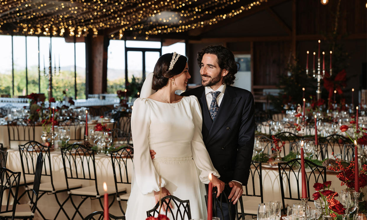 Bodas que nos inspiran: el romántico enlace navideño de Esther y Álvaro en Alicante