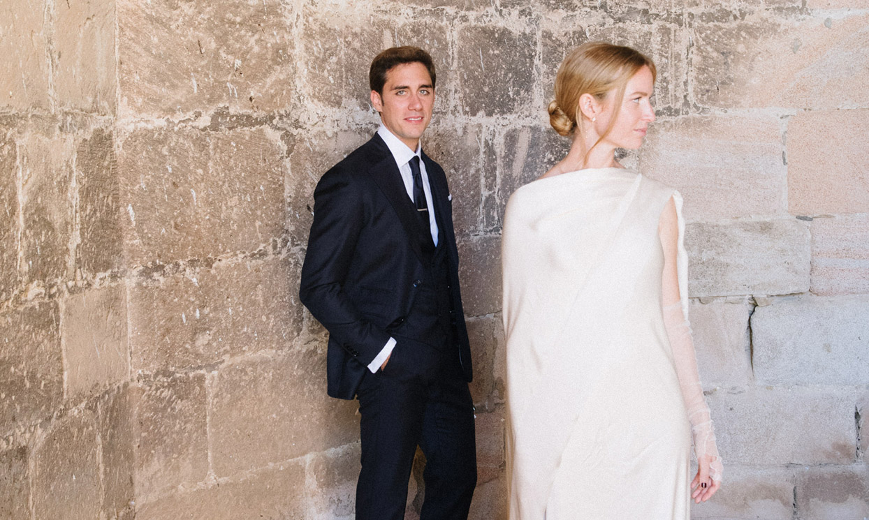 Un vestido sencillo en tono marfil, la elección de Elena para su boda en un pequeño pueblo de Teruel
