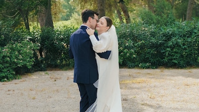 El romántico vestido de novia con mangas abullonadas de Sara para su boda en Valencia