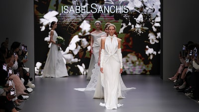 Las flores de Isabel Sanchís: una oda a la naturaleza que enamorará a las novias más románticas