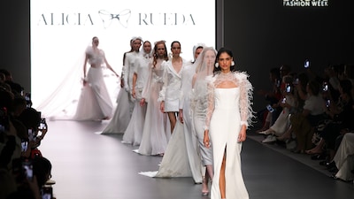Si buscas un vestido de novia romántico y especial, ficha las nuevas propuestas de Alicia Rueda
