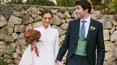Bea, la novia del vestido sencillo con chaleco desmontable que se casó en Barcelona
