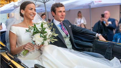 Alba Valenzuela elige un sencillo e impecable vestido de escote 'Bardot' para su boda con Joaquín Astolfi
