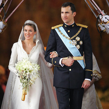 Recordamos el look de Letizia en su boda, del vestido a la tiara y todos los detalles