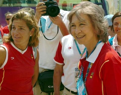 La reina Sofía visita a los deportistas españoles en la Villa Olímpica