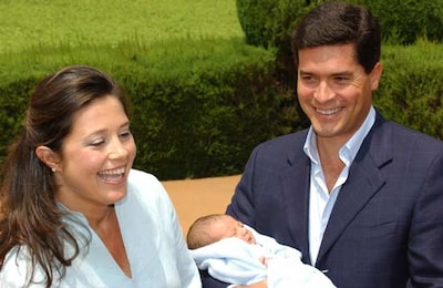 La princesa Alexia y su esposo, Carlos Morales, presentan a su tercer hijo, Carlos