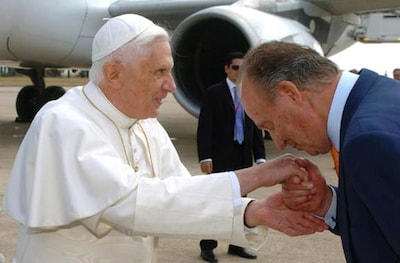 El Papa es recibido por los Reyes