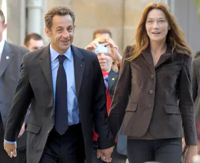 Nicolás Sarkozy se traslada al piso de Carla Bruni un año después de su boda