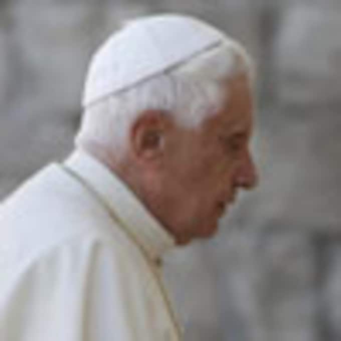 Benedicto XVI reza ante el Muro de las Lamentaciones