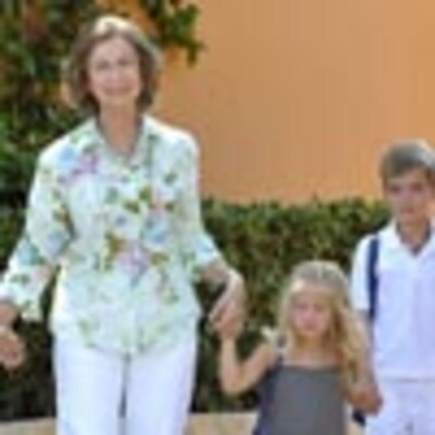 La Reina Sofía lleva al delfinarium a sus nietos