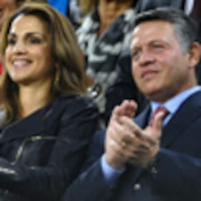 Los Reyes de Jordania y sus hijos, espectadores de lujo en el Camp Nou