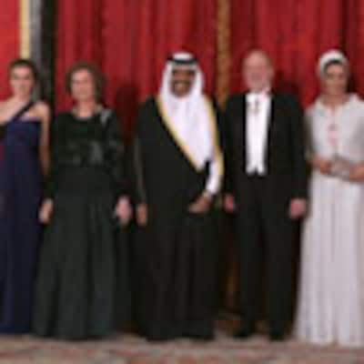Los Reyes, anfitriones de los Jeques de Catar en la cena de gala ofrecida en su honor en el Palacio Real