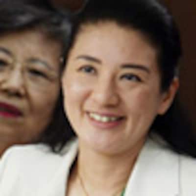 Aiko de Japón devuelve la sonrisa a su madre