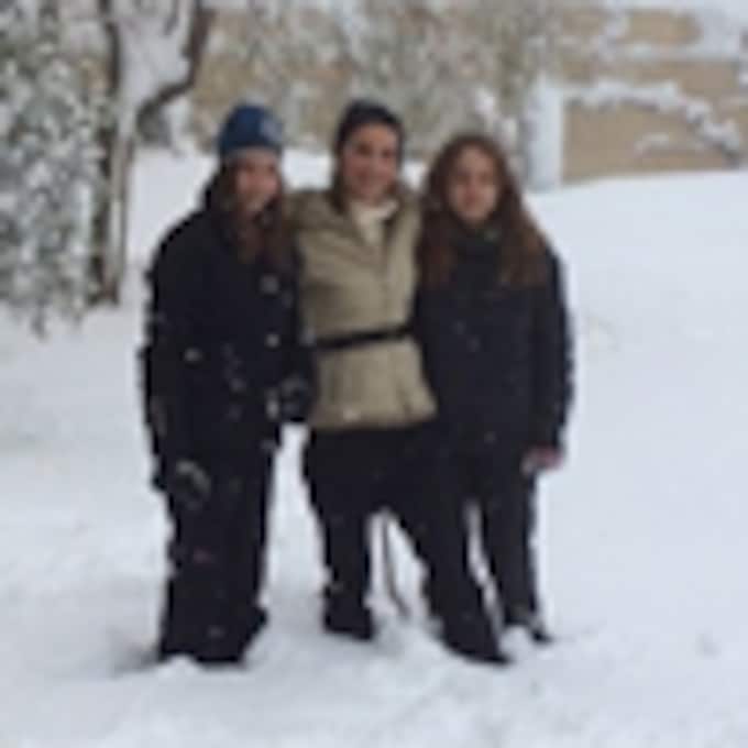 Rania de Jordania y su familia ayudan a sus compatriotas a sobrellevar el fuerte temporal