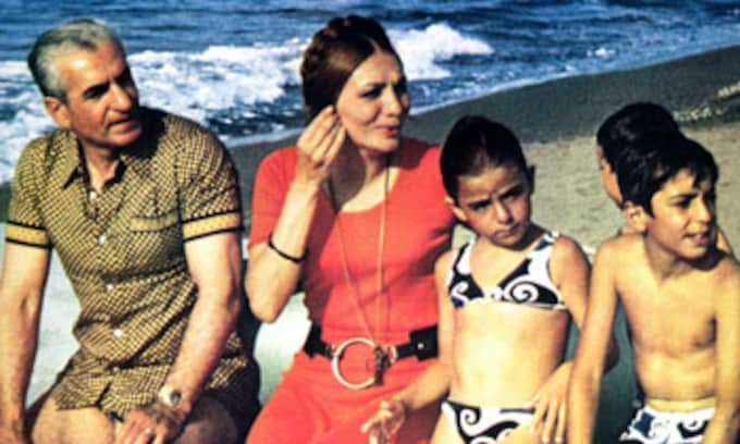 ¿Qué ocurrió en agosto de 1970? La Familia Imperial persa recibió a ¡HOLA! a orillas del mar Caspio