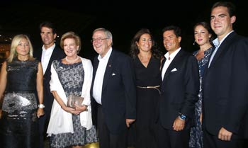 La reina Sofía y la Familia Real griega visten de elegancia las bodas de oro de Constantino y Ana María de Grecia