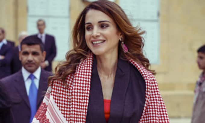 Rania de Jordania, la elegancia árabe de una reina que lucha por la educación de los niños
