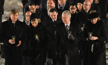 Guillermo y Máxima de Holanda, Felipe y Matilde de los Belgas y Guillermo y Stephanie de Luxemburgo recuerdan Auschwitz