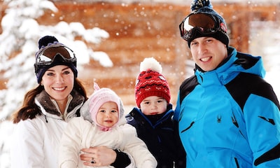 Los Duques de Cambridge comparten ¡las primeras vacaciones de esquí de los príncipes George y Charlotte en los Alpes!