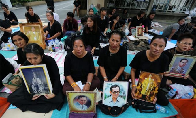 Luto en Tailandia tras el fallecimiento del rey Bhumibol Adulyadej