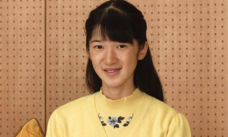 Aiko de Japón reaparece mucho más delgada en su 15º cumpleaños
