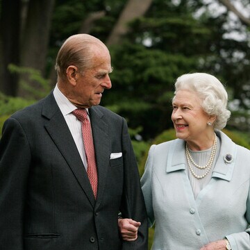 La Reina Isabel II y el Príncipe Felipe celebran 70 años de haberse comprometido