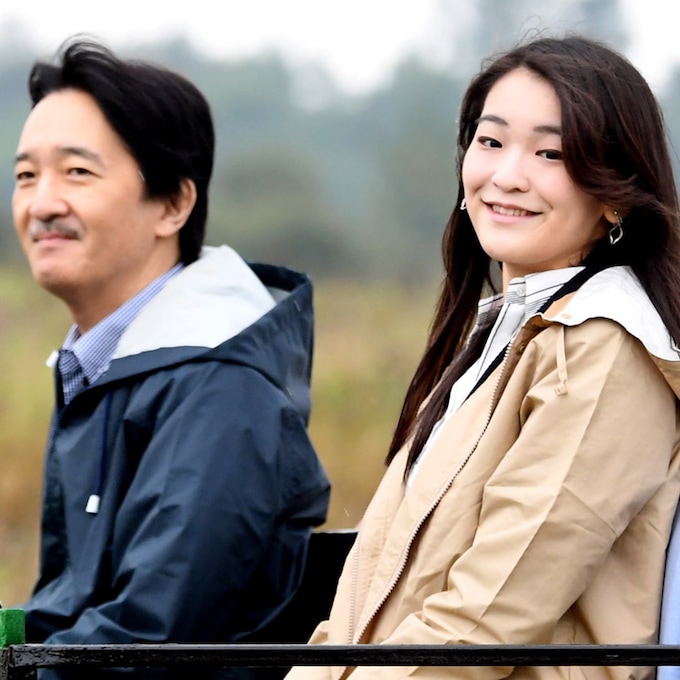 Mako de Japón, compenetradas vacaciones con su padre antes del primer paso para su boda